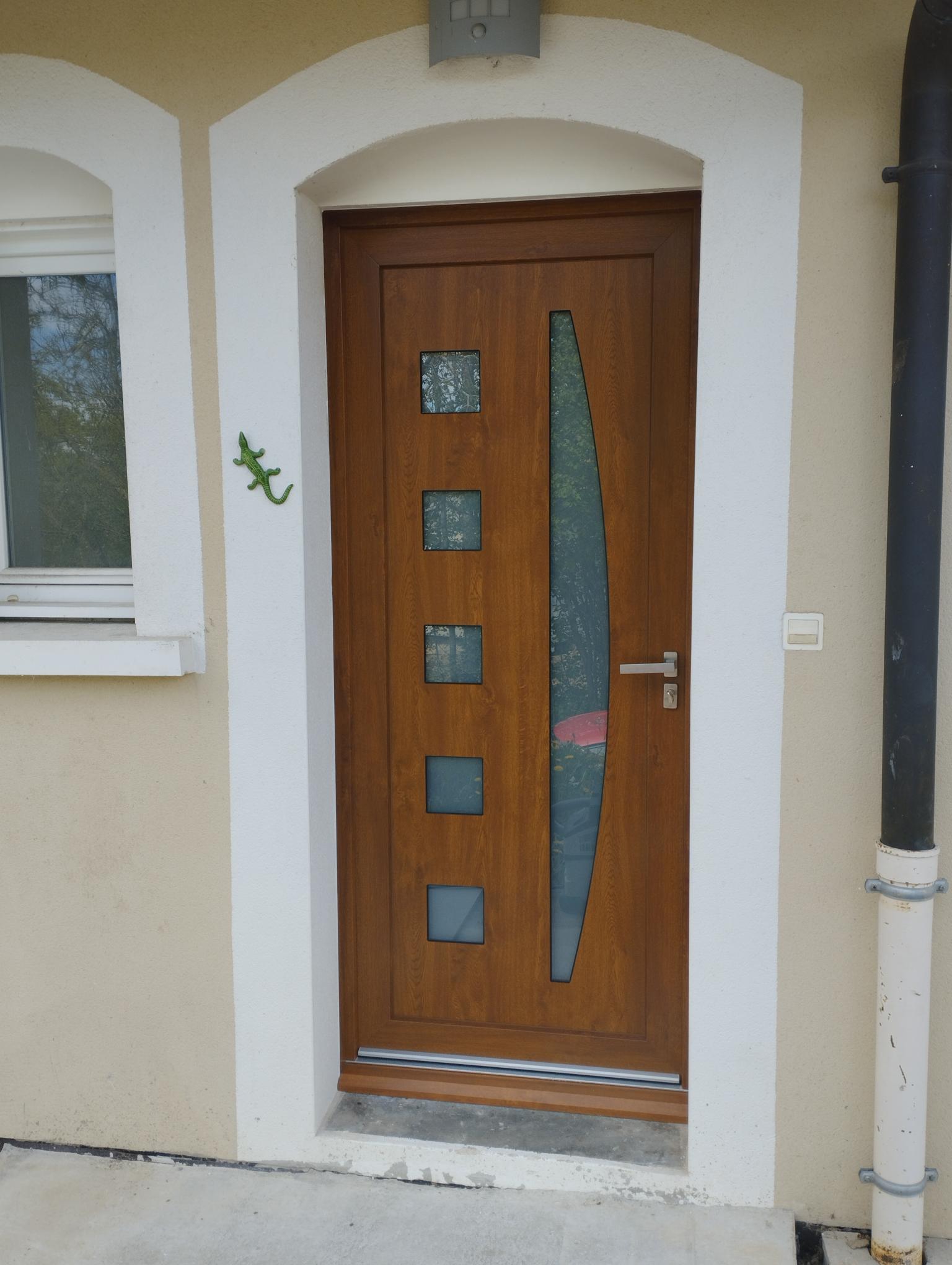 Menuisier Haute-Savoie - Porte d'entrée sur mesure